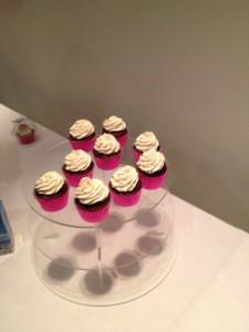 Free chocolate & vanilla-cream cupcakes for the IBC bloggers!